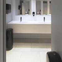 Tork Matic® Havlu Kâğıt Rulosu Dispenseri Siyah